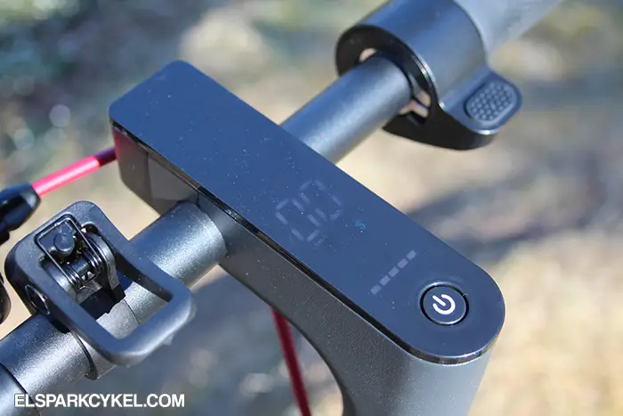 Displayet på E-Wheels E2S V3 Pro