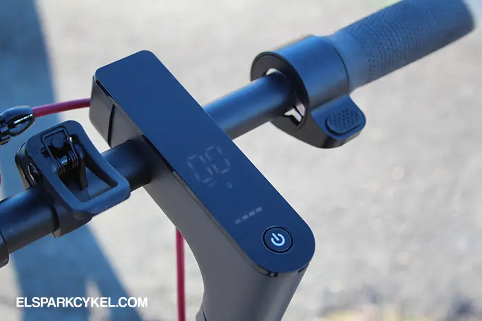Displayet på E-Wheels E2S V3