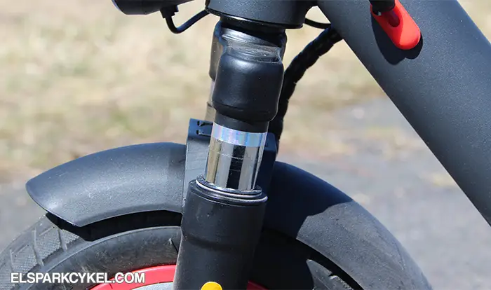 Hydrauliska dämpningen, i fronten på E-Wheels E2S V3 GT Pro