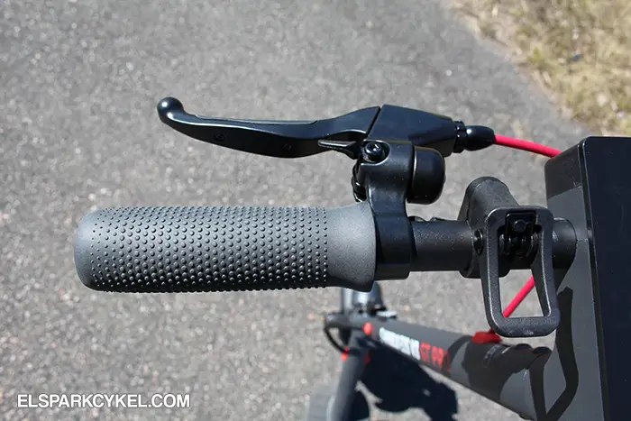 Vänstersidan av styret på E-Wheels E2S V3 GT Pro